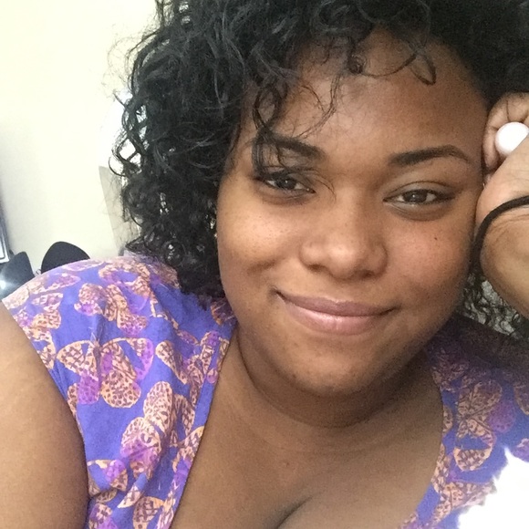 Meet your Posher, Candace - Picture 3 of 3